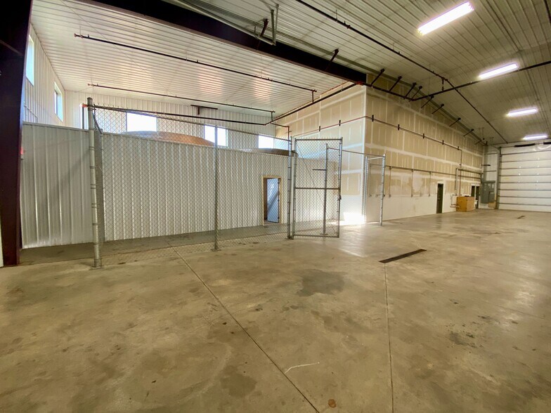 More Photos Of 14472 Commerce Park Blvd, Williston Warehouse For Sale