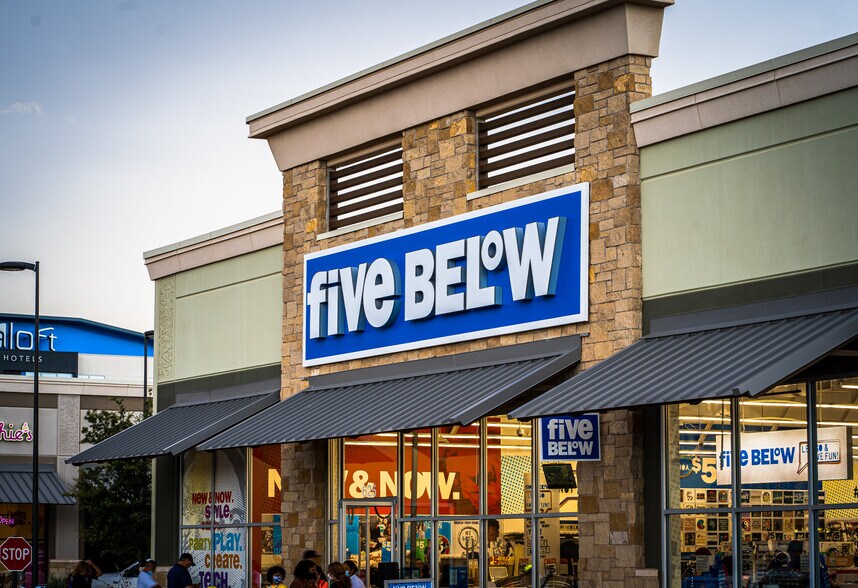 More Photos Of 2910 W Loop 289, Lubbock Unknown For Lease