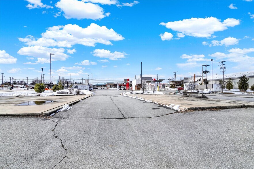 More Photos Of 4315 N George Street Ext, Manchester Self Storage For Lease