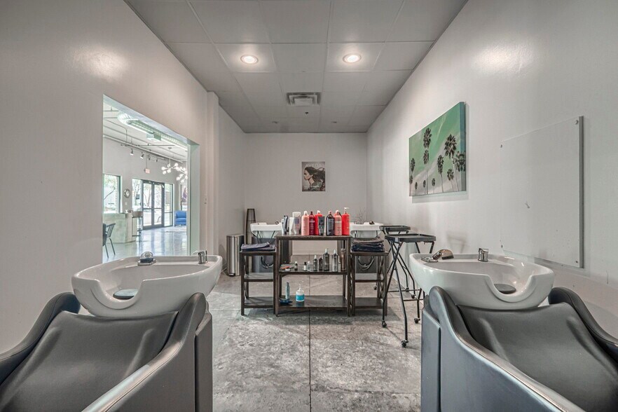 More Photos Of 100 N Main St, Midland Apartments For Lease