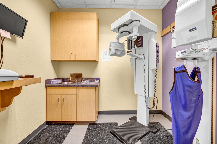 More Photos Of 15276 W Brookside Ln, Surprise Medical For Lease