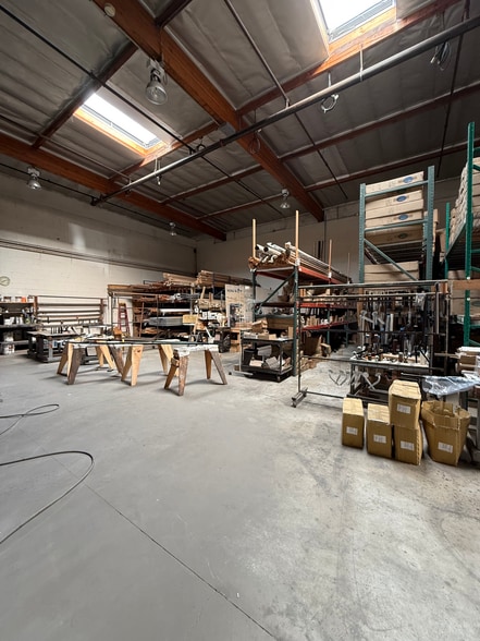 More Photos Of 14011 Gracebee Ave, Norwalk Manufacturing For Lease