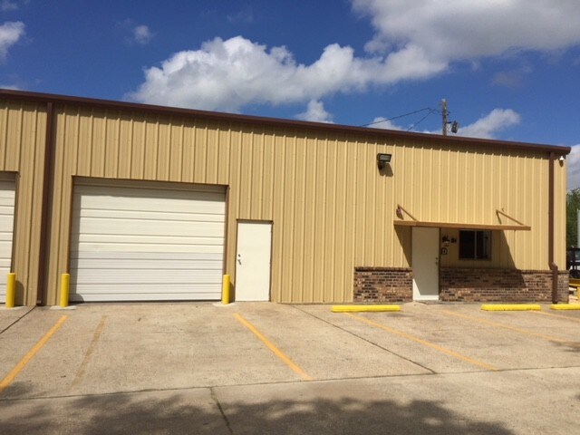 More Photos Of 1930 W Cardinal Dr, Beaumont Warehouse For Lease