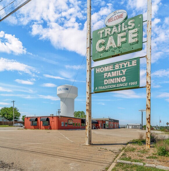 Primary Photo Of 601 Arizona Ave, Holton General Retail For Sale