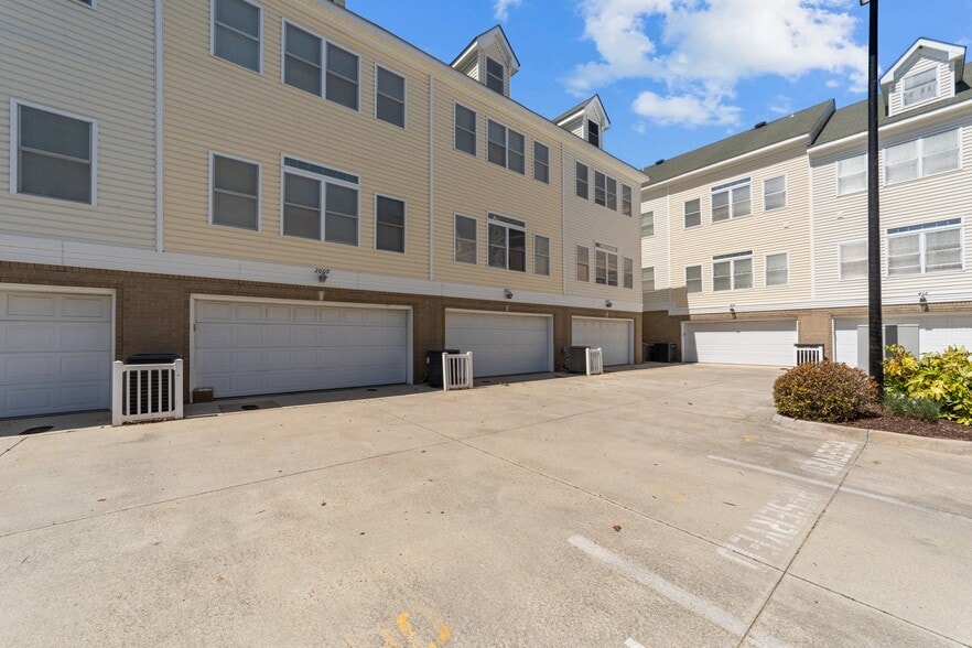 More Photos Of 2007 Baltic Ave, Virginia Beach Apartments For Sale