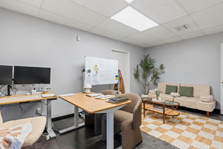 More Photos Of 4600 W American Ave, Bakersfield Office For Sale