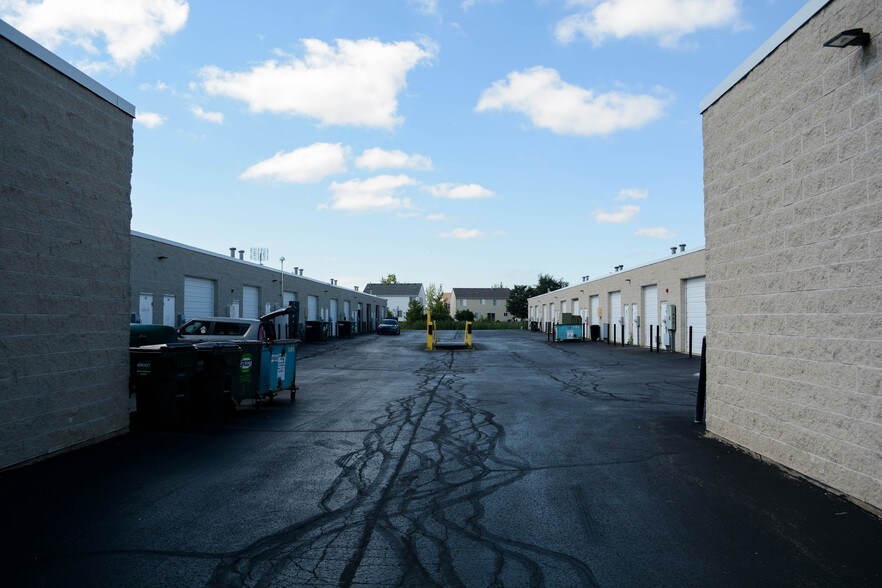 More Photos Of 26575 W Commerce Dr, Volo Light Distribution For Lease