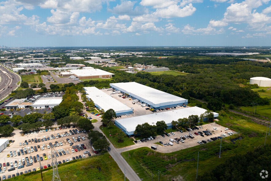 More Photos Of 9842-9860 Currie Davis Dr, Tampa Warehouse For Lease