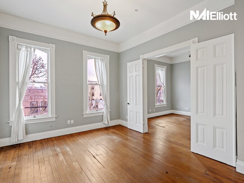 More Photos Of 711-719 SE Grand Ave, Portland Office For Sale