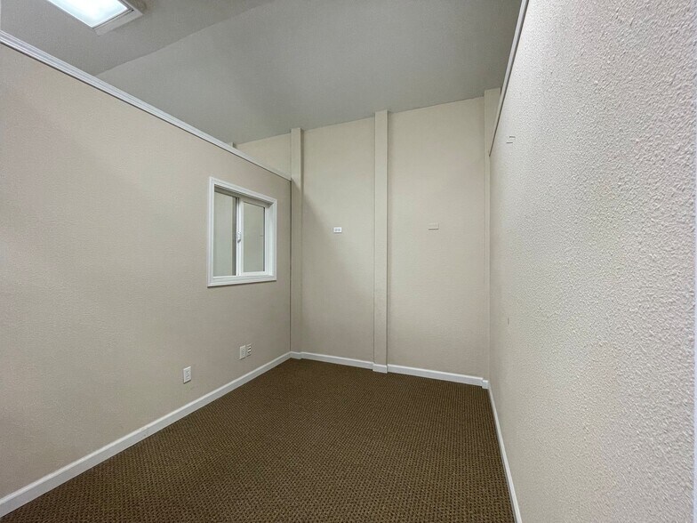 More Photos Of 130 W A St, Dixon Office For Lease