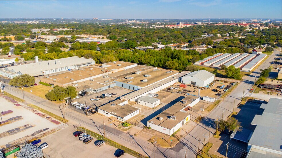 More Photos Of 2930 W Pafford St, Fort Worth Unknown For Lease