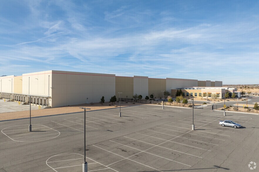 More Photos Of 18880 Navajo Rd, Apple Valley Distribution For Lease