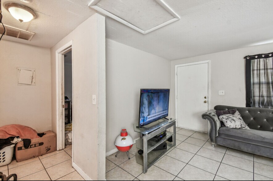 More Photos Of 4507-4517 E Giddens Ave, Tampa Multifamily For Sale