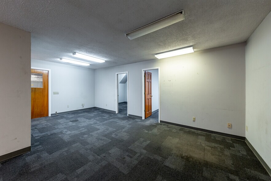 More Photos Of 624 S 7th St, Saint Joseph Industrial For Sale