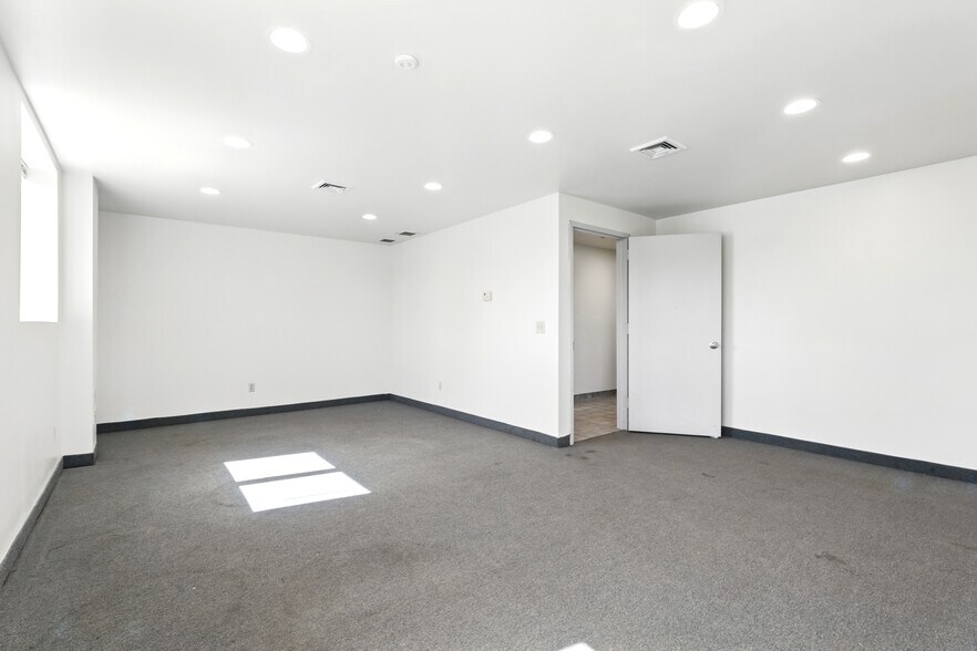 More Photos Of 103 Servistar Industrial Way, Westfield Warehouse For Lease