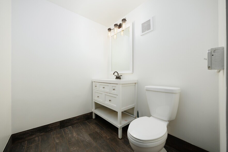 More Photos Of 1245 Memory Ln, Columbus Warehouse For Lease