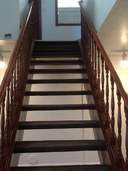 More Photos Of 7841 Foothill Blvd, Sunland Storefront Retail Residential For Lease