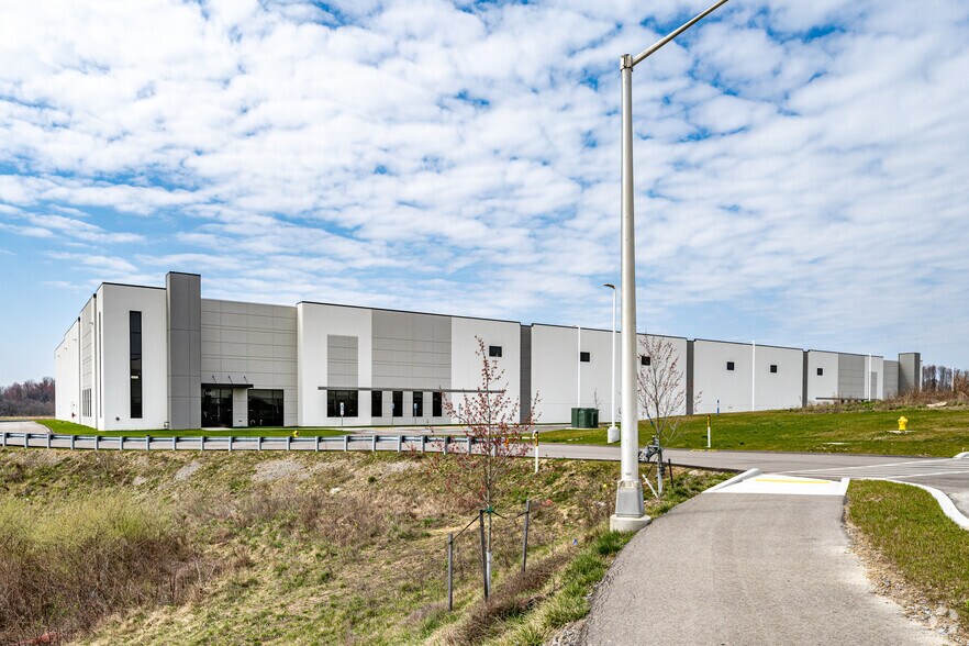 More Photos Of 1001 Blue Sky Ln, Coraopolis Warehouse For Lease