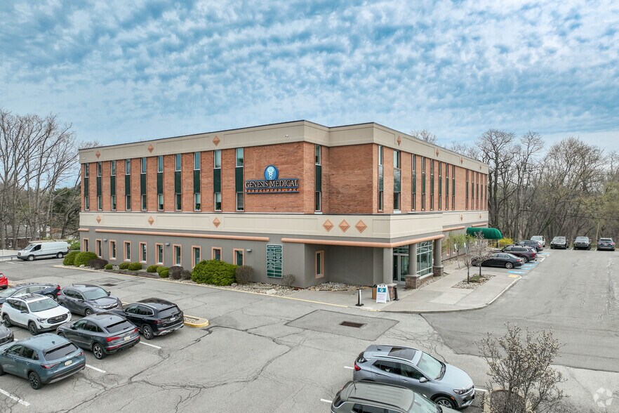 More Photos Of 8150 Perry Hwy, Pittsburgh Medical For Lease