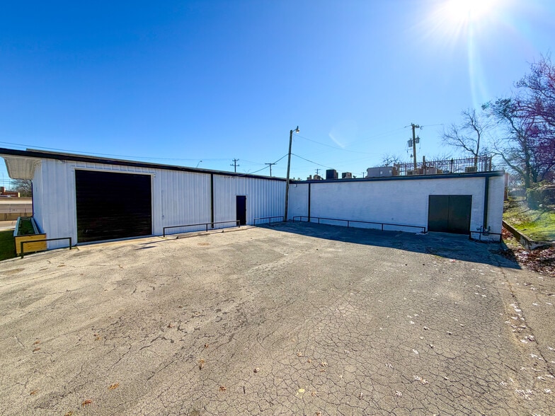 More Photos Of 3850 South Fwy, Fort Worth Flex For Sale