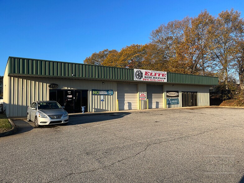 More Photos Of 1321 Cedar Lane Rd, Greenville Flex For Lease
