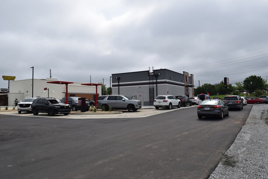 More Photos Of 6741 Veterans Pky, Columbus Supermarket For Sale