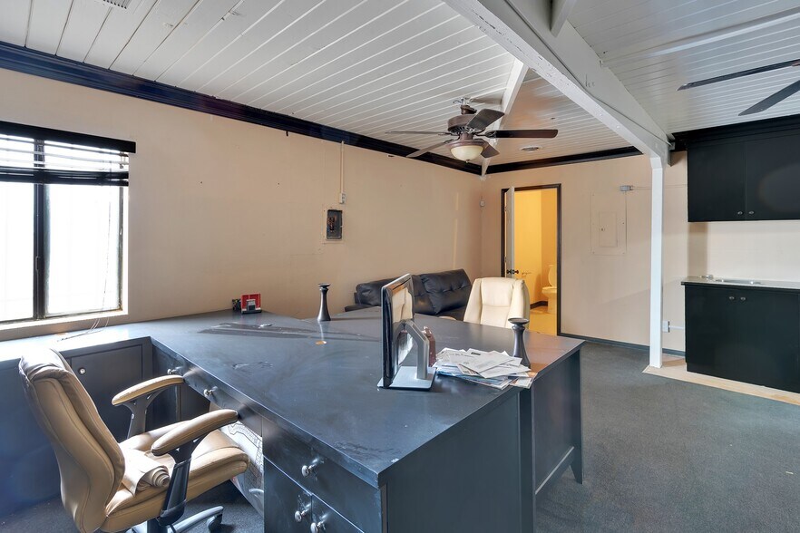 More Photos Of 2124 Thomas R Cannell Rd, Thermal Office For Sale