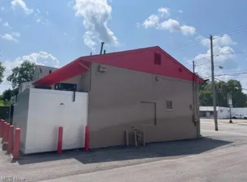 More Photos Of 1861 Youngstown Rd SE, Warren Restaurant For Sale