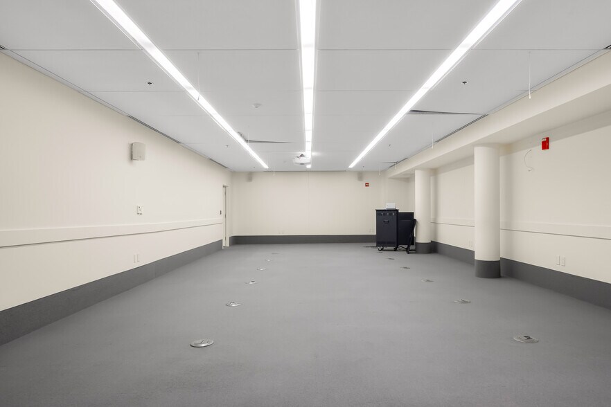 More Photos Of 301 Washington St, Columbus Office For Lease