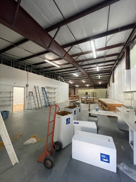 More Photos Of 6656 Columbia Park Dr, Jacksonville Warehouse For Lease