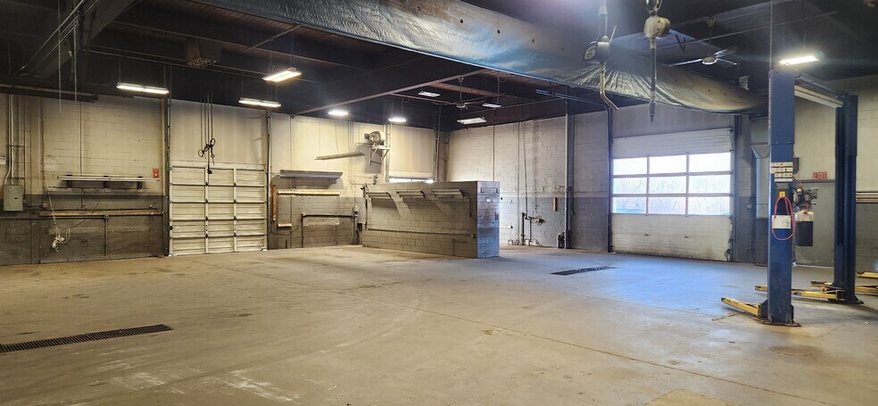 More Photos Of 233 Turnpike Rd, Westborough Freestanding For Lease