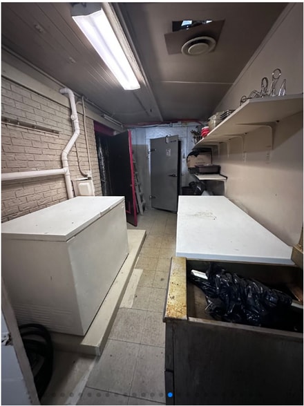 More Photos Of 3927 Dixie Hwy, Louisville Restaurant For Sale