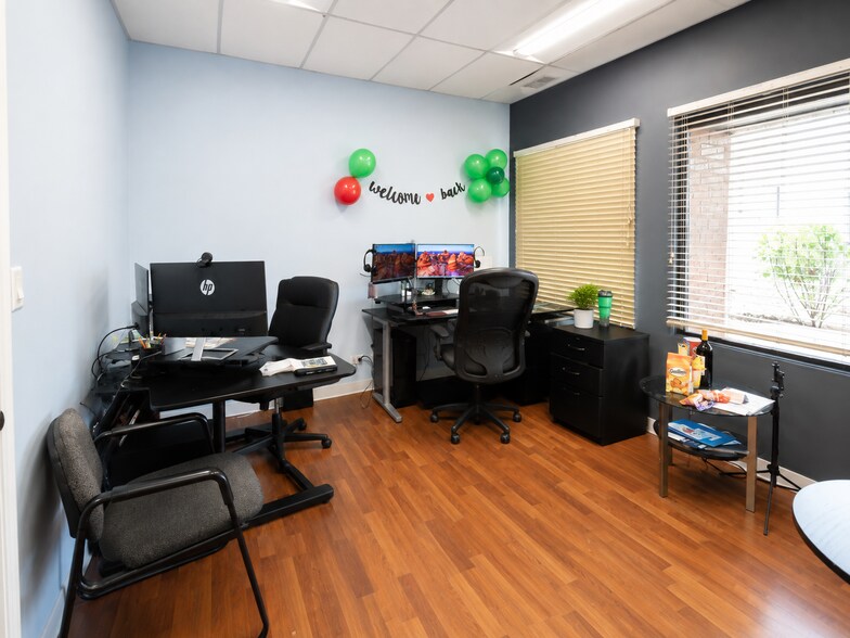 More Photos Of 935 N Plum Grove Rd, Schaumburg Office For Sale