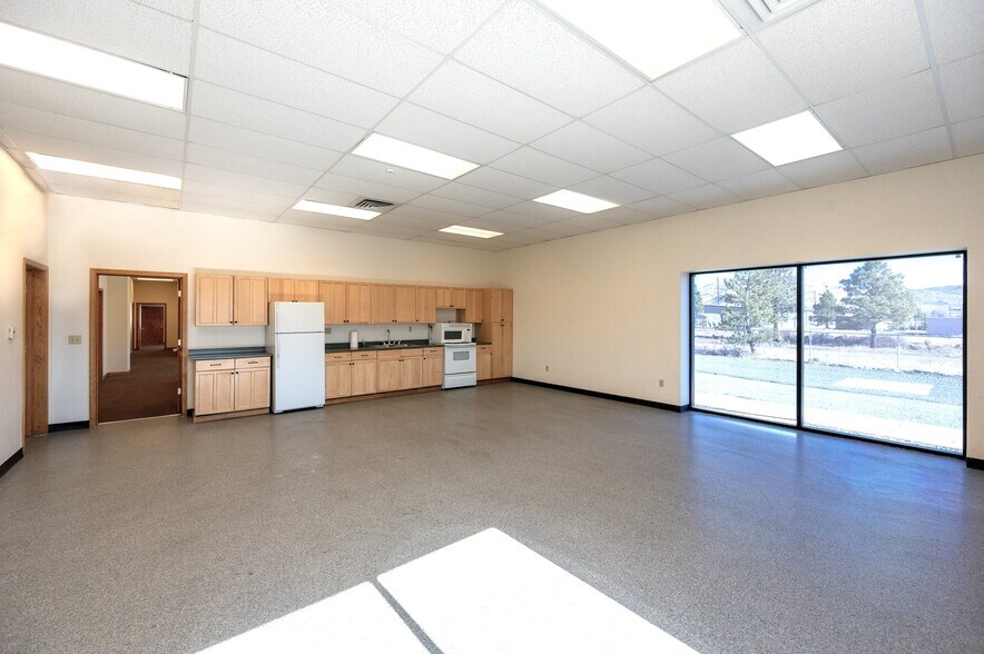 More Photos Of 93696 Highway 70, Chilcoot Warehouse For Lease