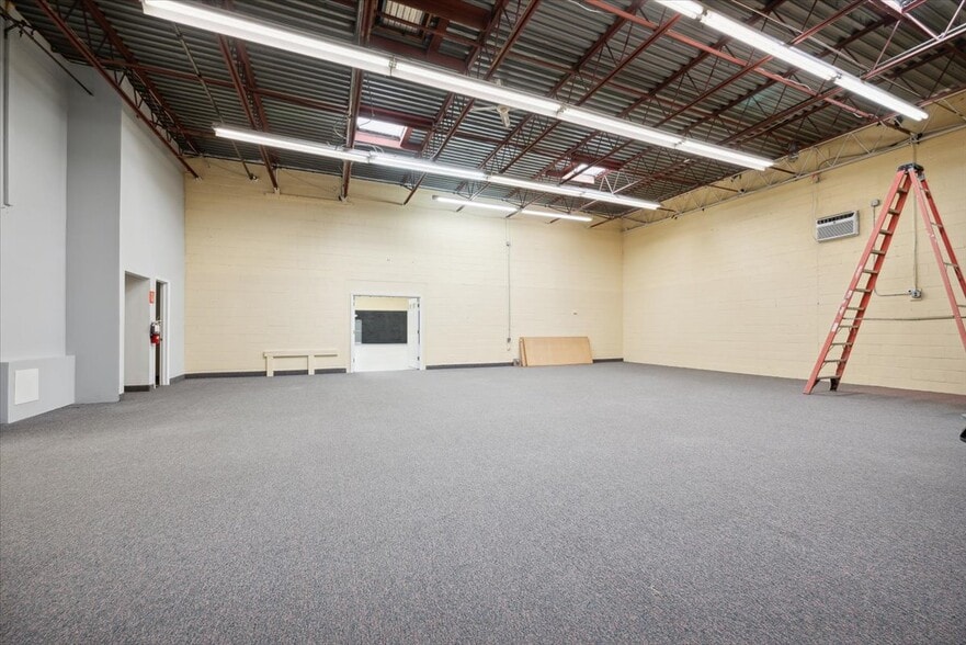 More Photos Of 906 Us Highway 22, Somerville Light Distribution For Lease