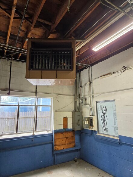 More Photos Of 536 Oak St, Ferrysburg Industrial For Sale