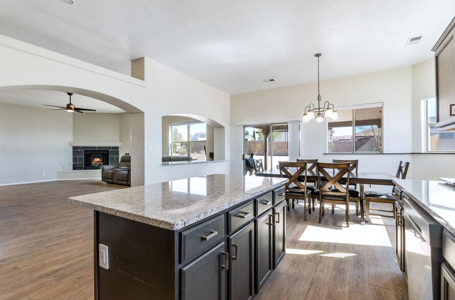 More Photos Of 200 Aldaba Cir NE, Rio Rancho Flex For Sale
