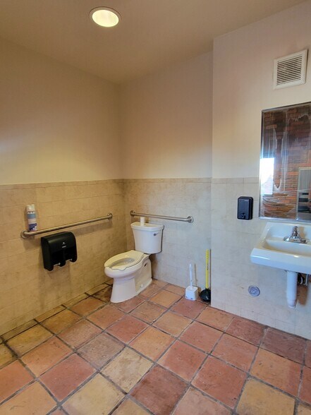 More Photos Of 2323 N Walton Walker Blvd, Dallas Office For Sale