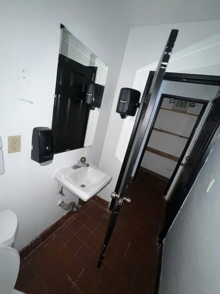 More Photos Of 1734 Artesia Blvd, Long Beach Convenience Store For Sale