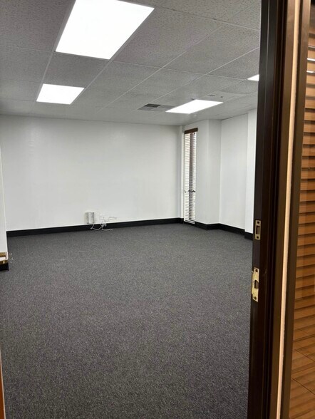 More Photos Of 12002 Warfield St, San Antonio Loft Creative Space For Lease