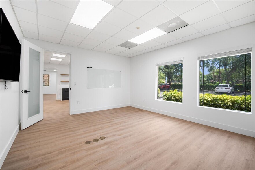 More Photos Of 8626 N Himes Ave, Tampa Medical For Sale