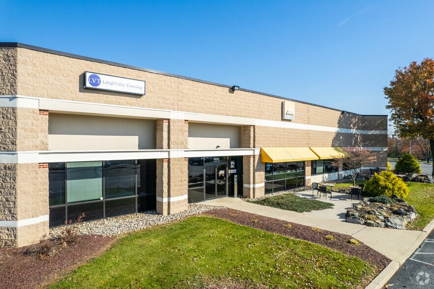 More Photos Of 3864 Courtney St, Bethlehem Flex For Lease