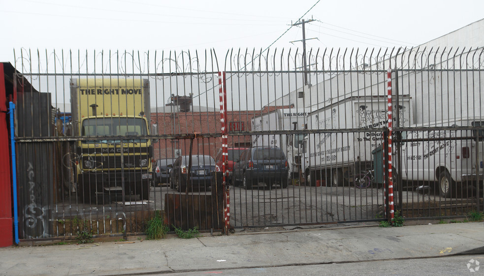 Primary Photo Of 1651 Compton Ave, Los Angeles Service For Lease