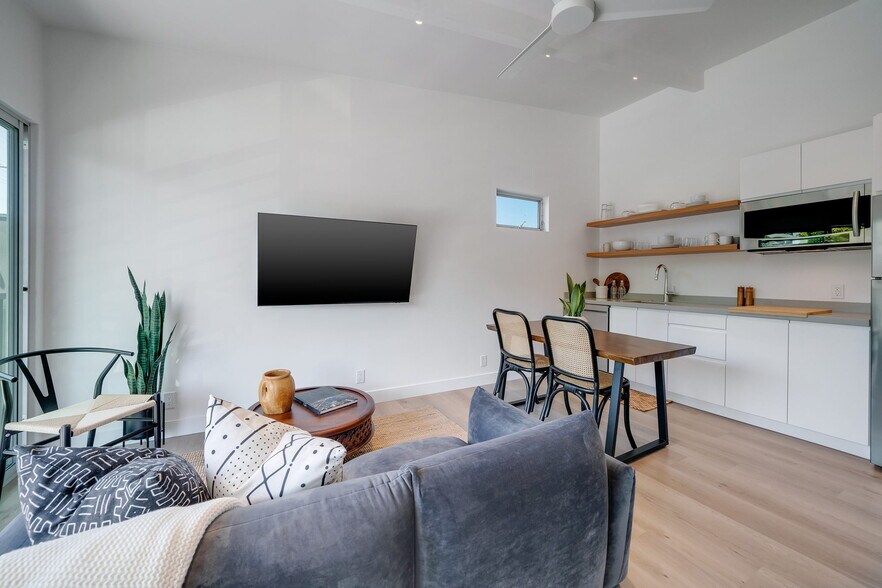 More Photos Of 2602 Pacific Ave, Venice Apartments For Sale