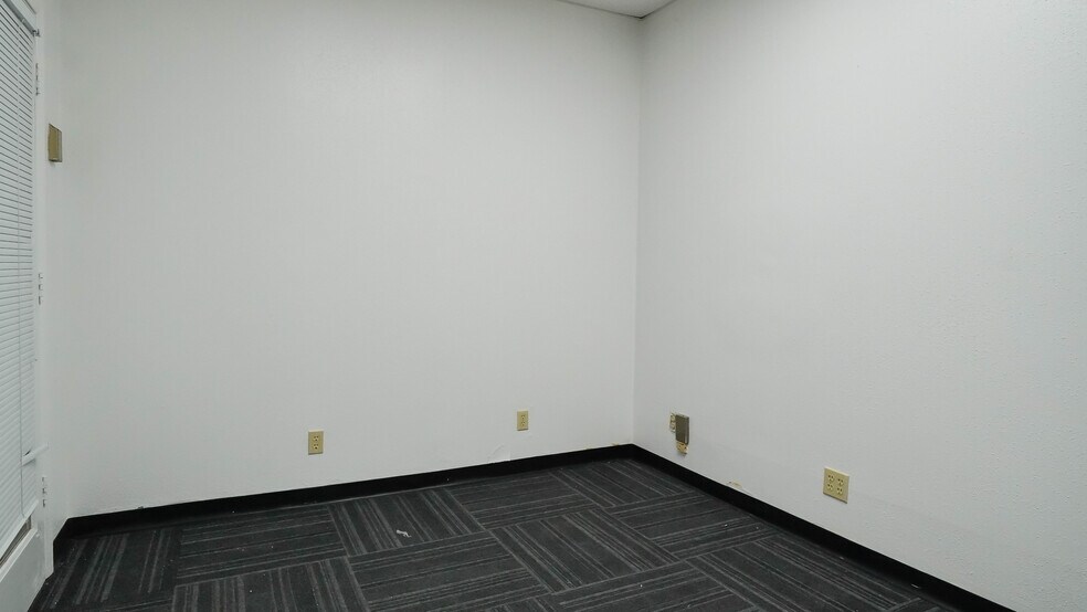 More Photos Of 8700 9th Ave, Port Arthur Office Residential For Lease