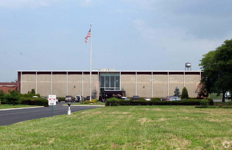 More Photos Of 4000 Bordentown Ave, Sayreville Manufacturing For Lease