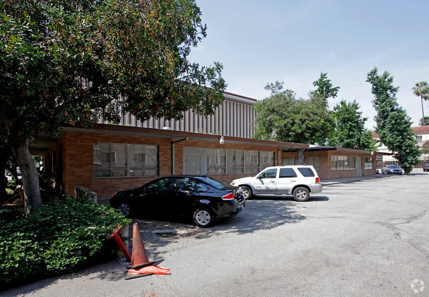 More Photos Of 333 E Walnut St, Pasadena Office For Lease