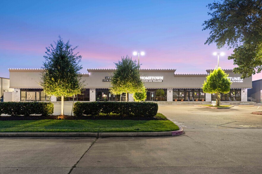 More Photos Of 395 Columbia Memorial Parkway, Kemah Storefront Retail Office For Lease