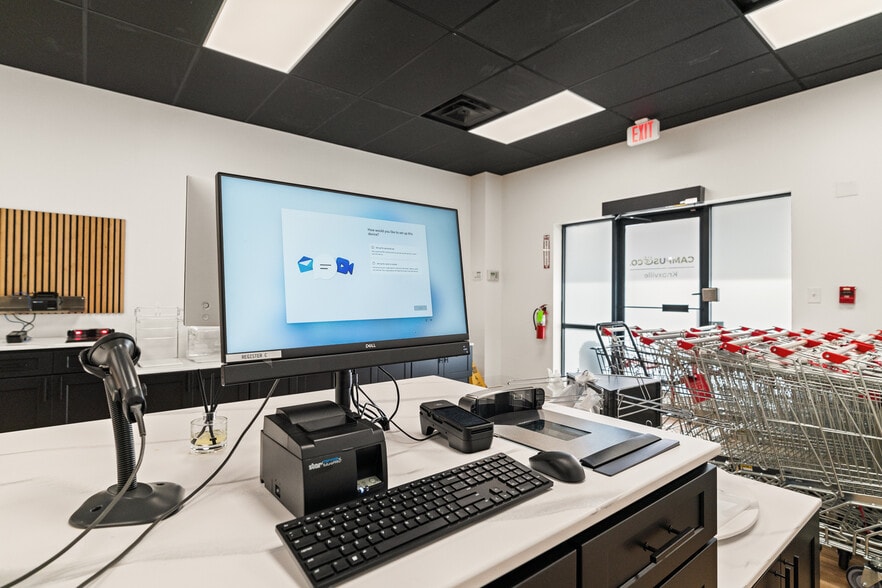 More Photos Of 4440 Walker Blvd, Knoxville Flex For Sale