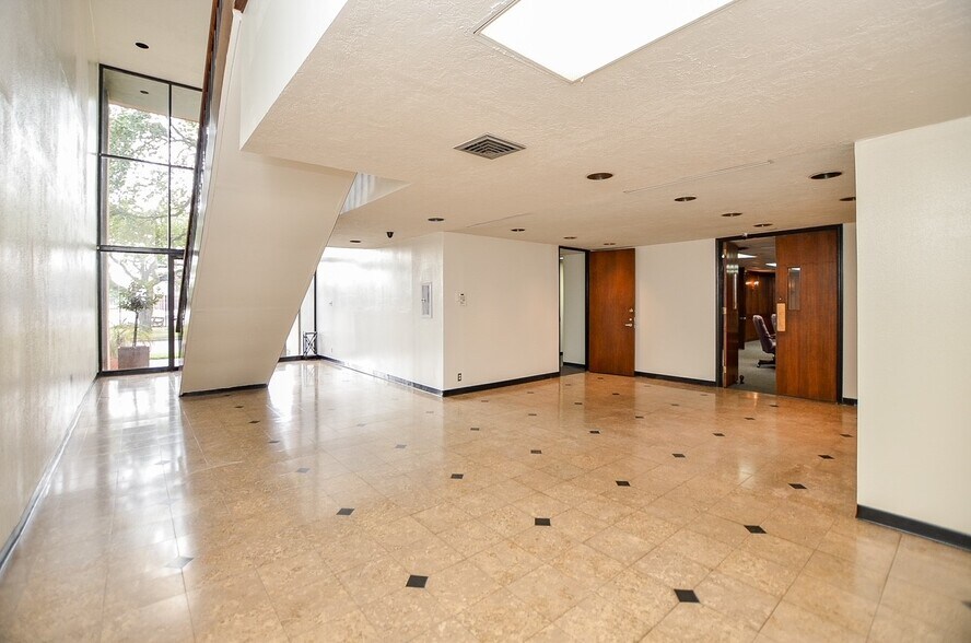 More Photos Of 3914 Fairhill Dr, Houston Office For Lease